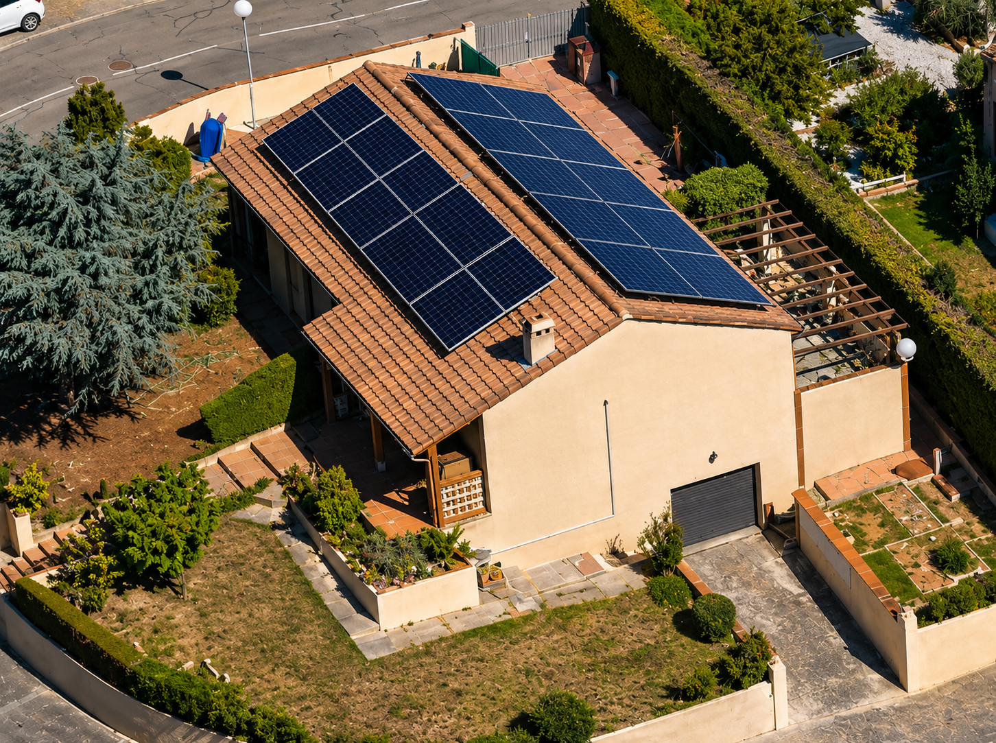 Simulation IA d'une maison équipée de panneaux solaires